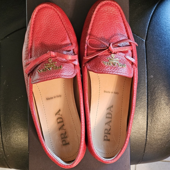 Prada Women High quality Saffiano Leather Logo Loafers - Picture 3 of 10